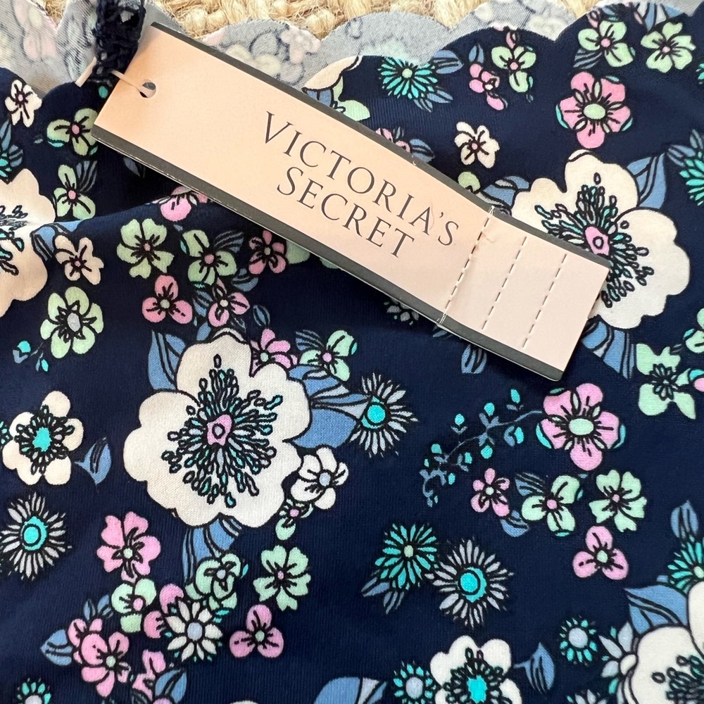 NWT Victoria’s Secret Women’s Size Small Scalloped Brief - Picture 8 of 12